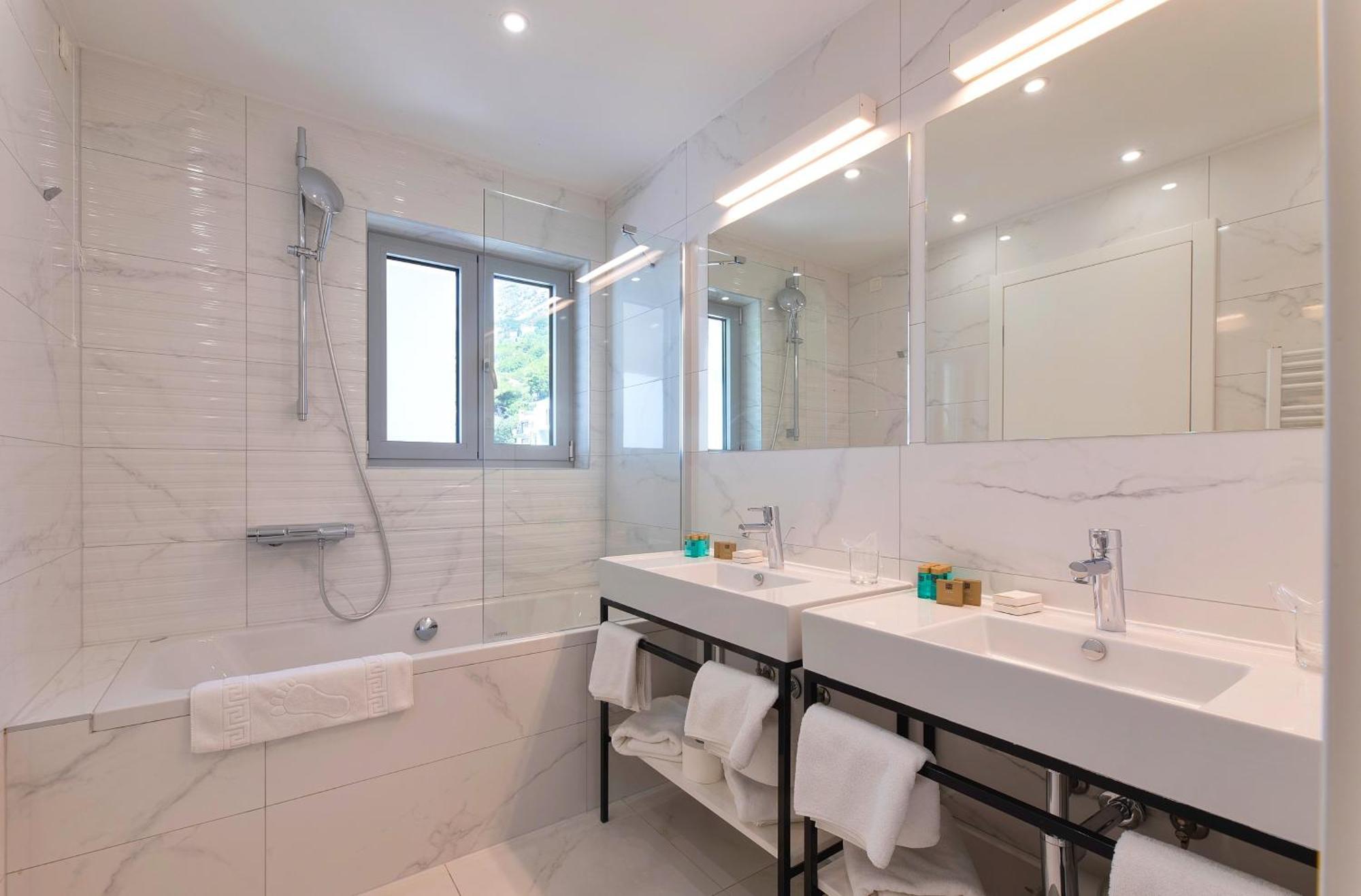 אומיס Hotel Saint Hildegard מראה חיצוני תמונה